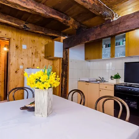 Three-bedroom In Brotnice Casa de Férias *